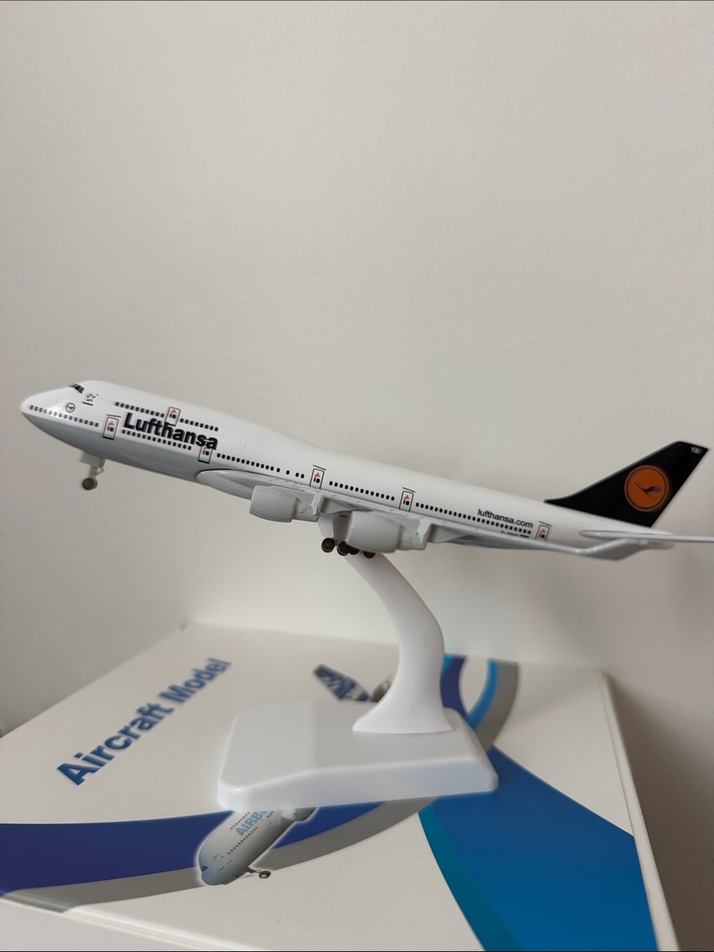 Lufthansa LH B747 Airplane Model